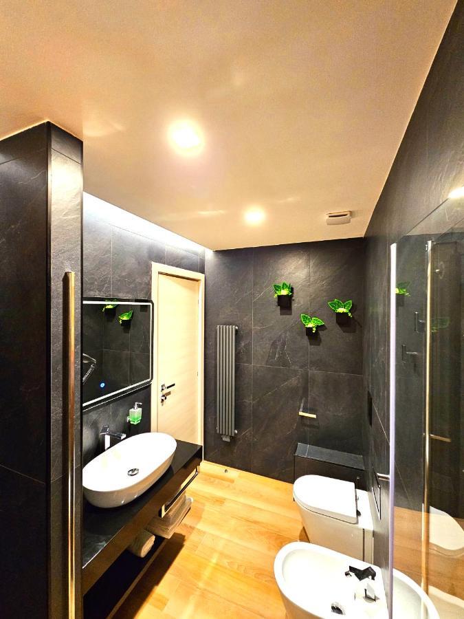 Trilogy Prestige - Central Premium Suites Лечче Экстерьер фото