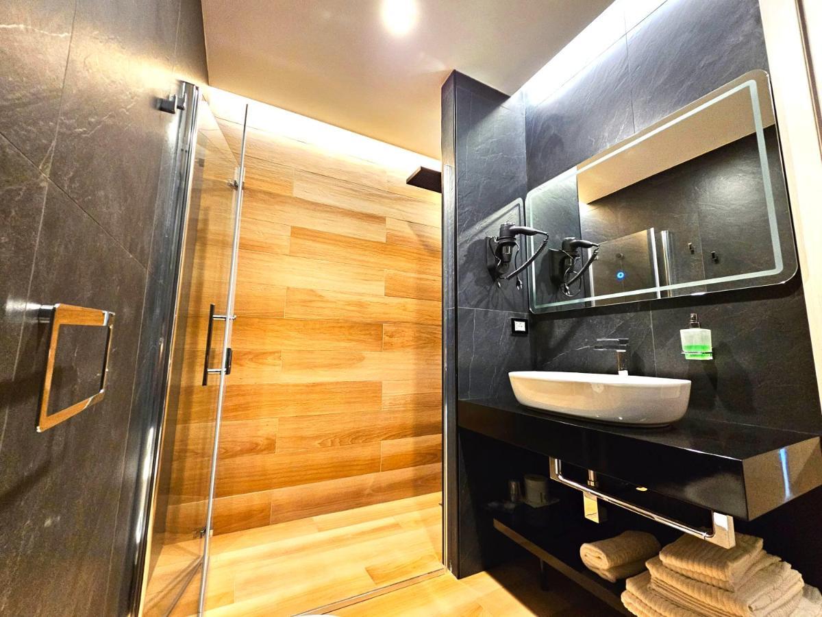 Trilogy Prestige - Central Premium Suites Лечче Экстерьер фото