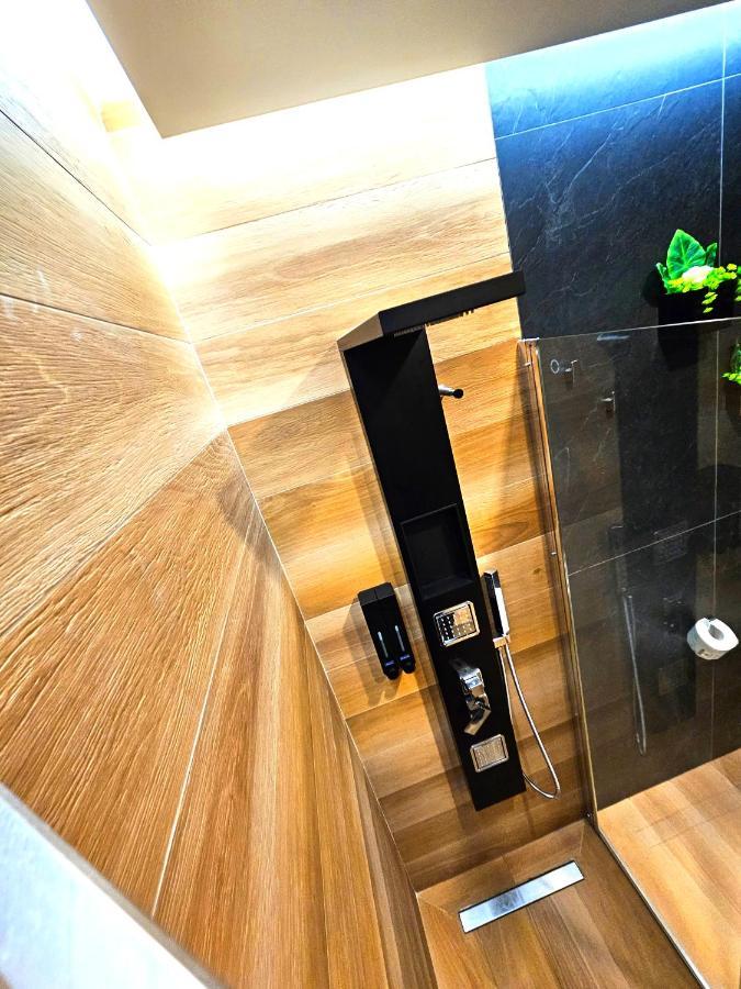 Trilogy Prestige - Central Premium Suites Лечче Экстерьер фото