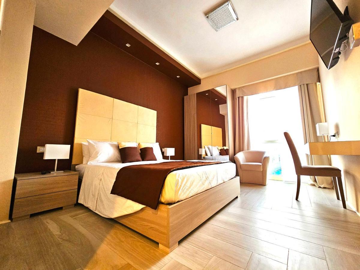 Trilogy Prestige - Central Premium Suites Лечче Экстерьер фото
